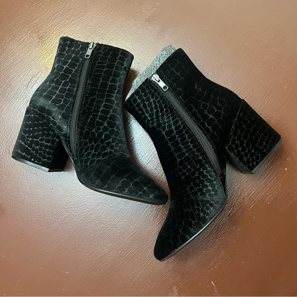 ASH || VELVET ANKLE BOOTS - Picture 4 of 5